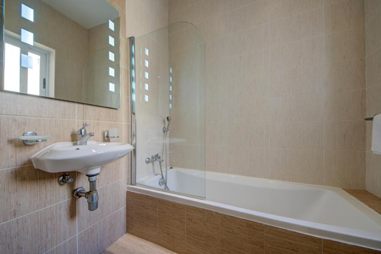 Sapphire Court 2 Bedroom Apartments By Shortletsmalta Sliema Exterior foto